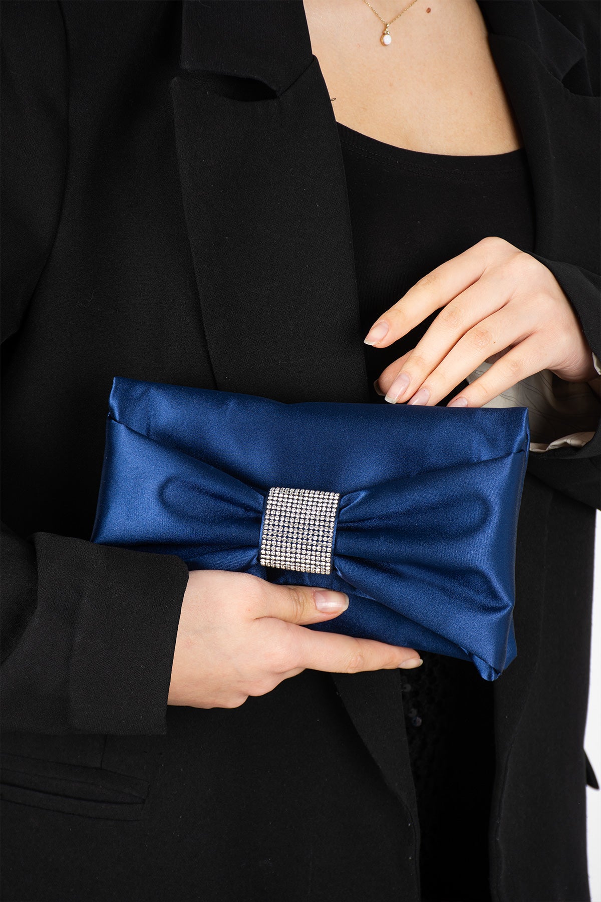 Beyaz Saten Gelin Çantası - Taşlı Fiyonk Portföy Clutch - Nikah, Düğün ve Davet El Çantası - Zincirli Gece Çantası