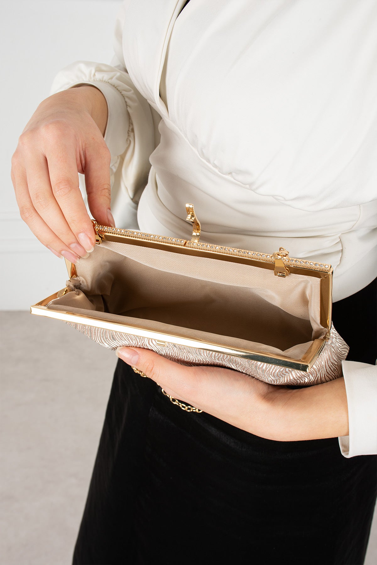 Gold Işıltılı Abiye Çanta - Taşlı Kilitli Portföy Clutch Gece Çantası - Zincirli Düğün, Nişan ve Davet El Çantası